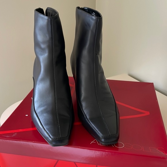 AEROSOLES Shoes - New Aerosols Pop Plz Black leather ankle boots